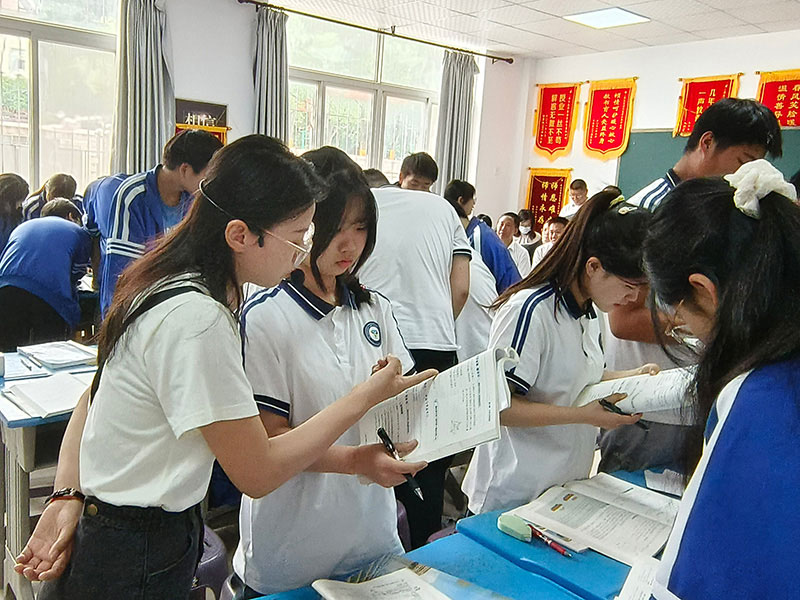媒体报道|千龙网报道——武汉东湖光电学校创新推行三维教育体系